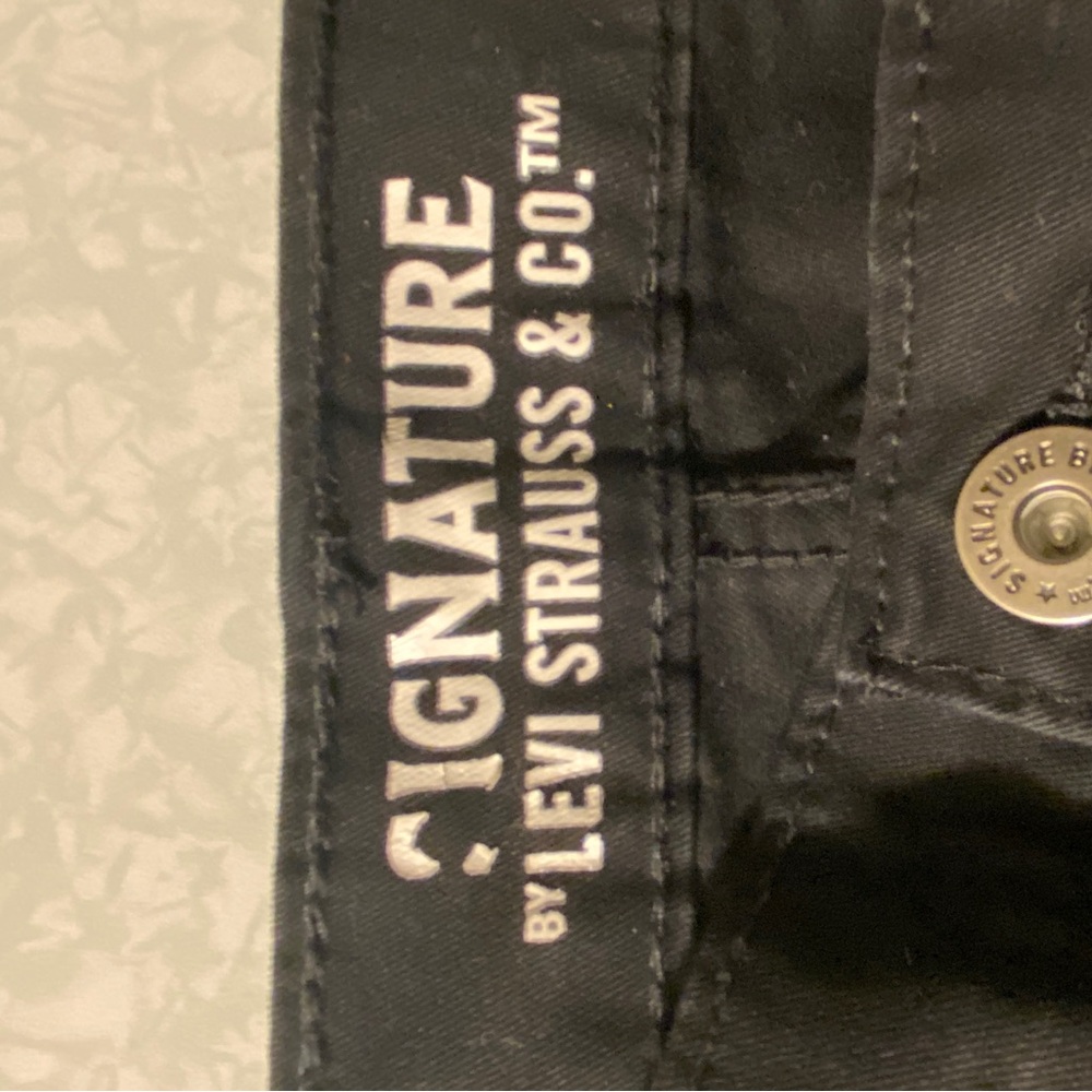 Levi signature s 67 black size 38x30